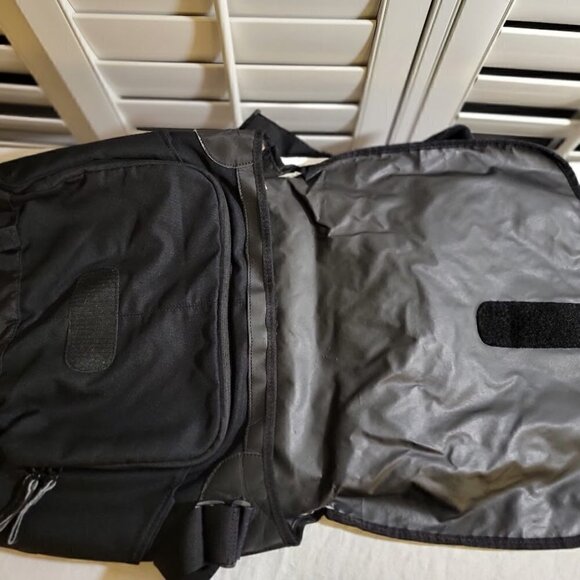 Nike Vintage 00s Black & White Cordura Fabric Water Resistant Messenger Bag - Picture 6 of 8